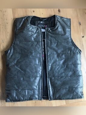 Ladies Rugged gray poly snake skin quilted vest Static Medium